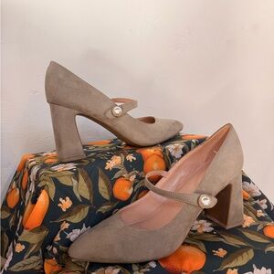 Bandolino Taupe Mary Jane Heels